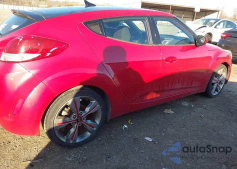 2017 Hyundai Veloster Value Edition z USA, uszkodzony, nr VIN KMHTC6ADXHU320645